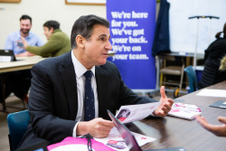 Senator Larry Farnese hosted a healthcare enrollment event  on December 4th at the Whitman Library in Philadelphia.